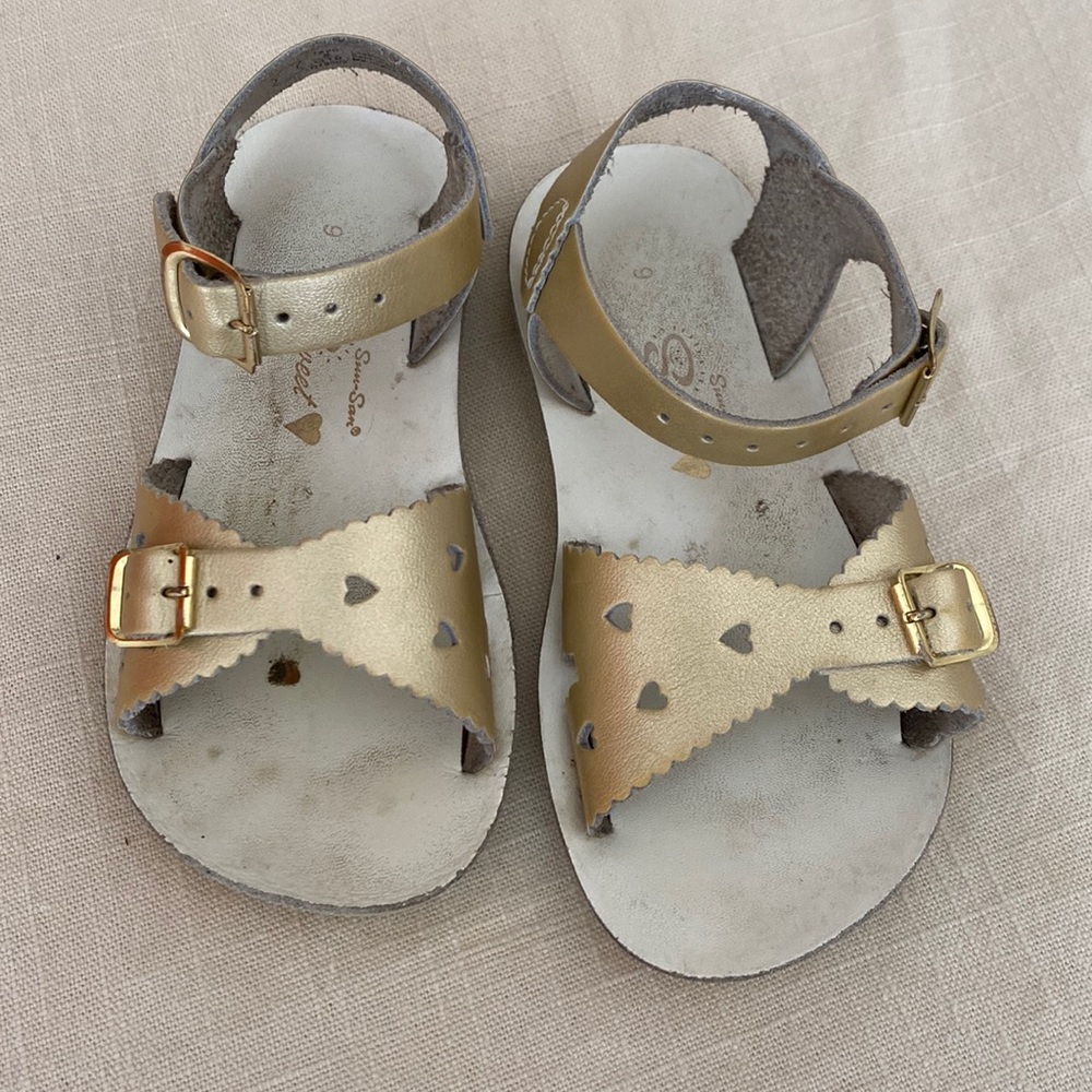 Play condition - Sandals